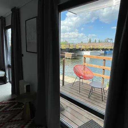 別荘 Widoki 1 The Unique Waterfront House *